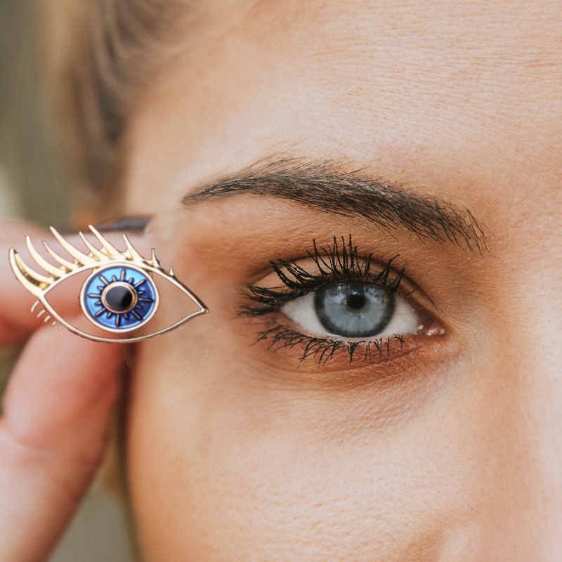 Delicate Charms Beautiful blue eye pin